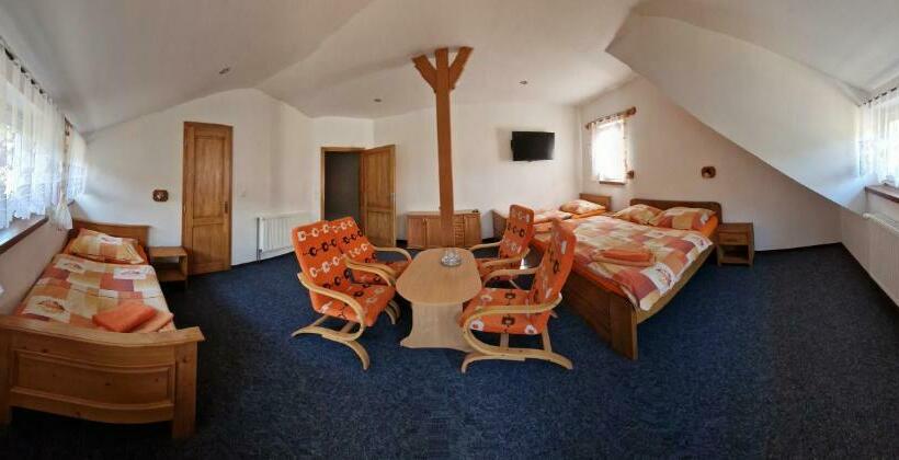 חדר סטנדרט לארבעה, Penzion švýcarský Dvůr