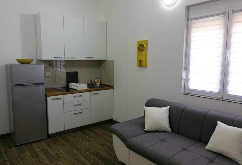 آپارتمان 1 خوابه با بالکن, Adla Apartmani