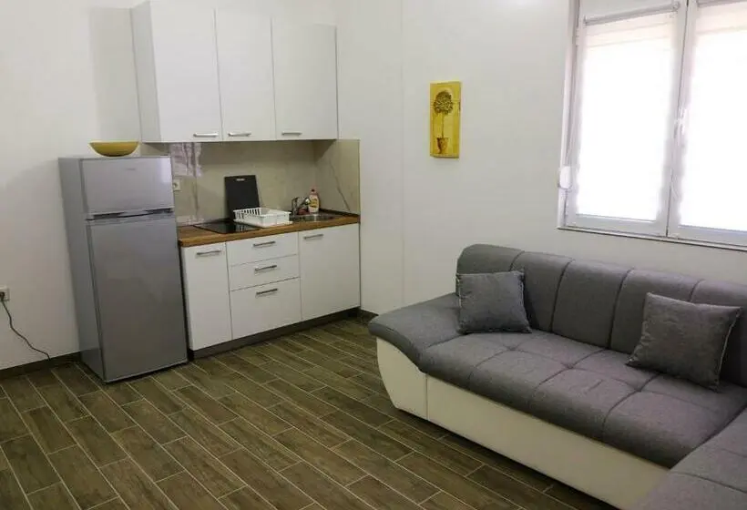 آپارتمان 1 خوابه با بالکن, Adla Apartmani