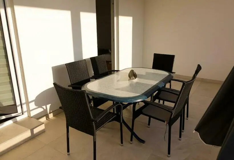 آپارتمان 2 خوابه, Adla Apartmani