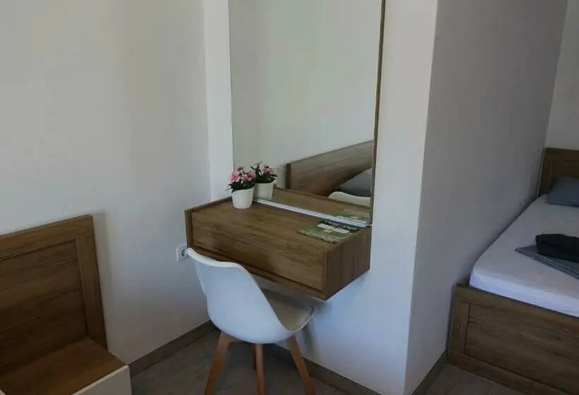 اتاق استاندارد سه تخته با بالکن, Adla Apartmani