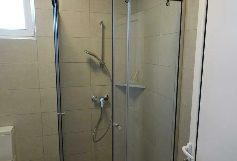 اتاق استاندارد سه تخته با بالکن, Adla Apartmani