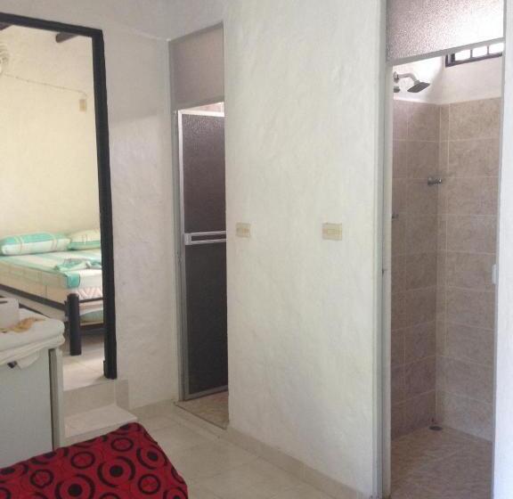 חדר משפחתי, Centro Recreacional Villa Clarita