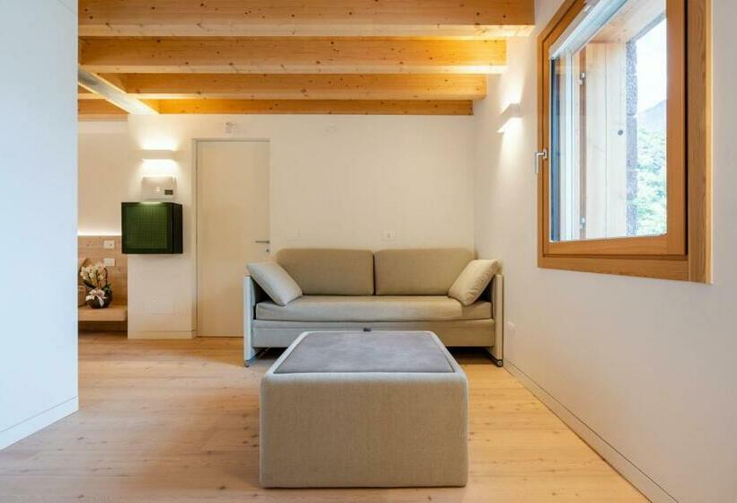 جناح جونيور مزوَّد بتراس, Agriturismo Scraleca