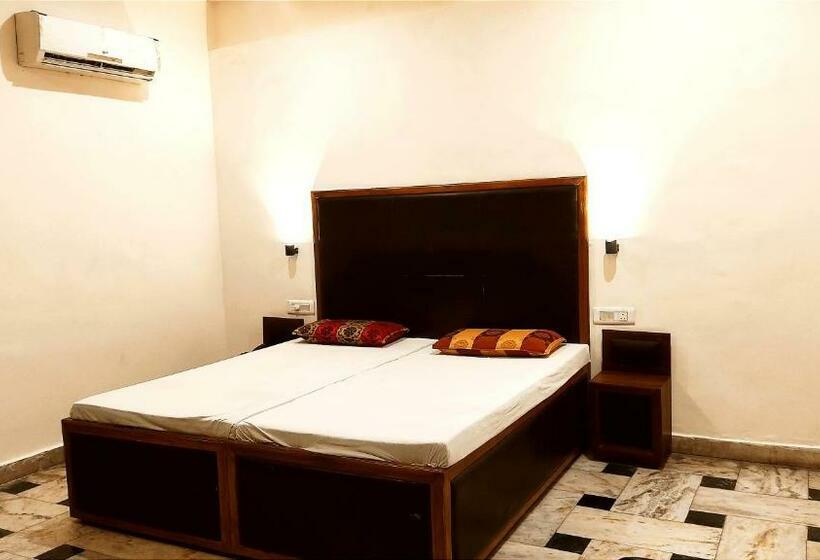 Номер Economy, International Bus Stand Jalandhar City