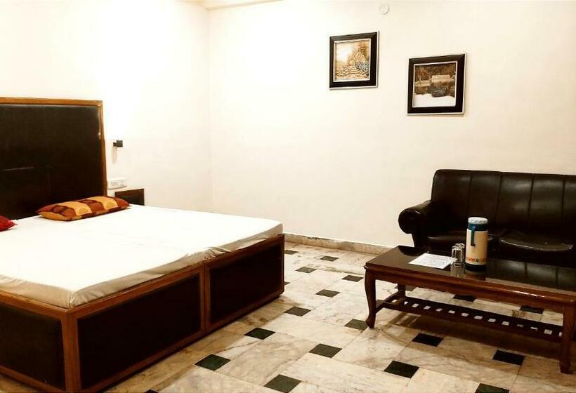 Номер Economy, International Bus Stand Jalandhar City