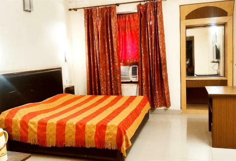Номер Deluxe Кровать Кинг, International    Bus Stand Jalandhar City