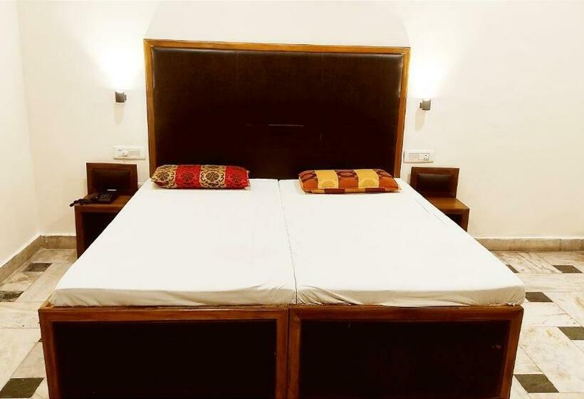 Номер Economy, International Bus Stand Jalandhar City