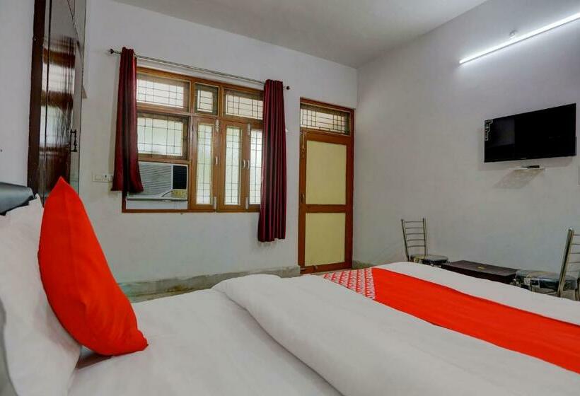 اتاق کلاسیک سه تخته, Oyo Flagship Avisha Inn