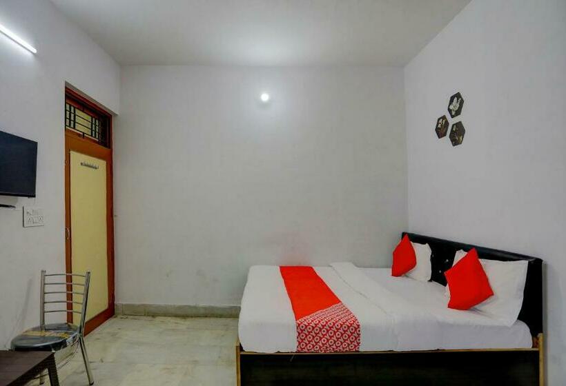 اتاق کلاسیک سه تخته, Oyo Flagship Avisha Inn