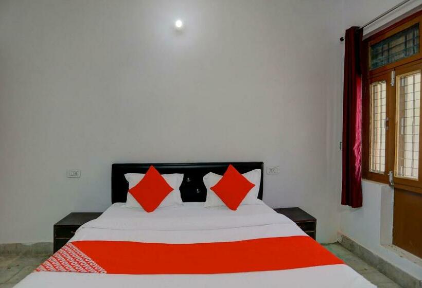 اتاق کلاسیک سه تخته, Oyo Flagship Avisha Inn