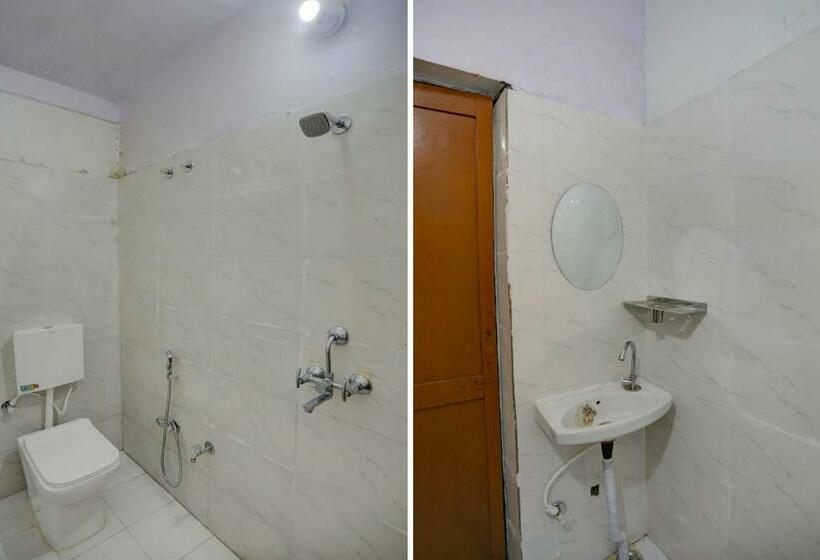 اتاق کلاسیک سه تخته, Oyo Flagship Avisha Inn