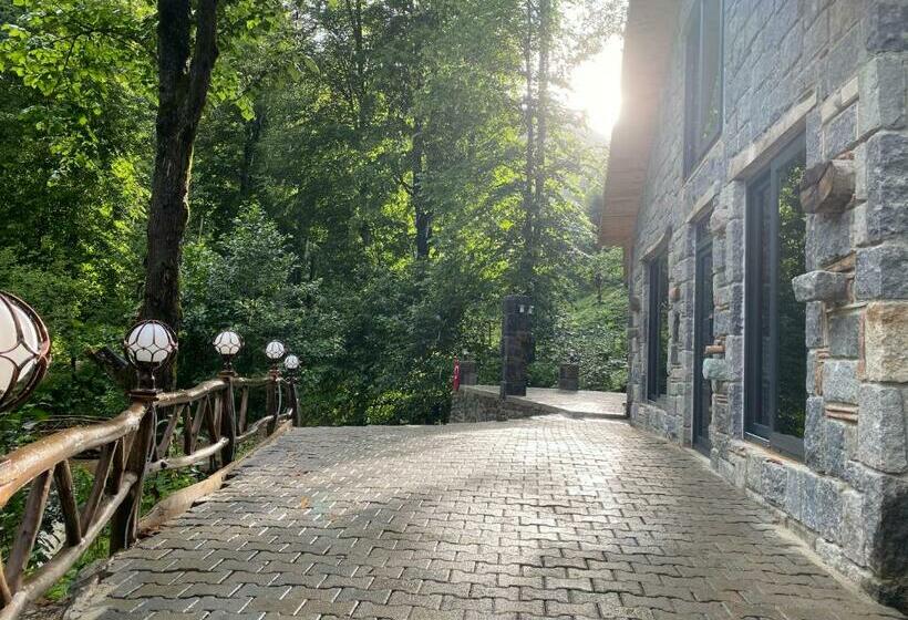 デラックスの４人部屋, Elavina Suit Bungalov