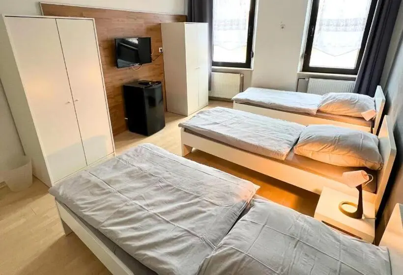 バスルーム共有のトリプルスタンダード, 4rent Apartments   Boardinghouse