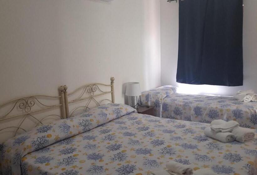اتاق استاندارد سه نفره, La Caletta