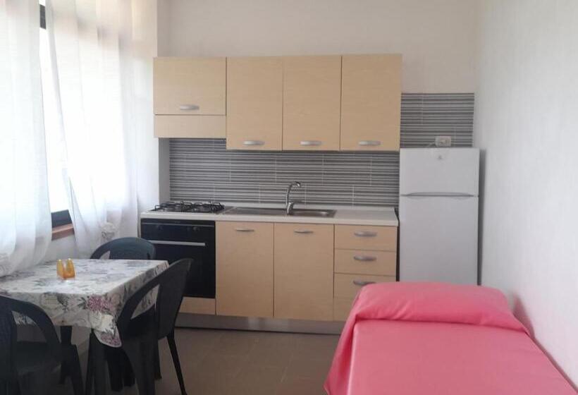 اتاق استاندارد سه نفره, La Caletta