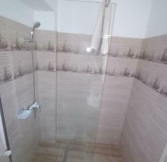 غرفة قياسية, Pestele Ca Odinioară