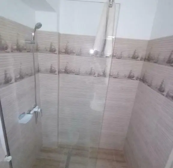 اتاق استاندارد, Pestele Ca Odinioară