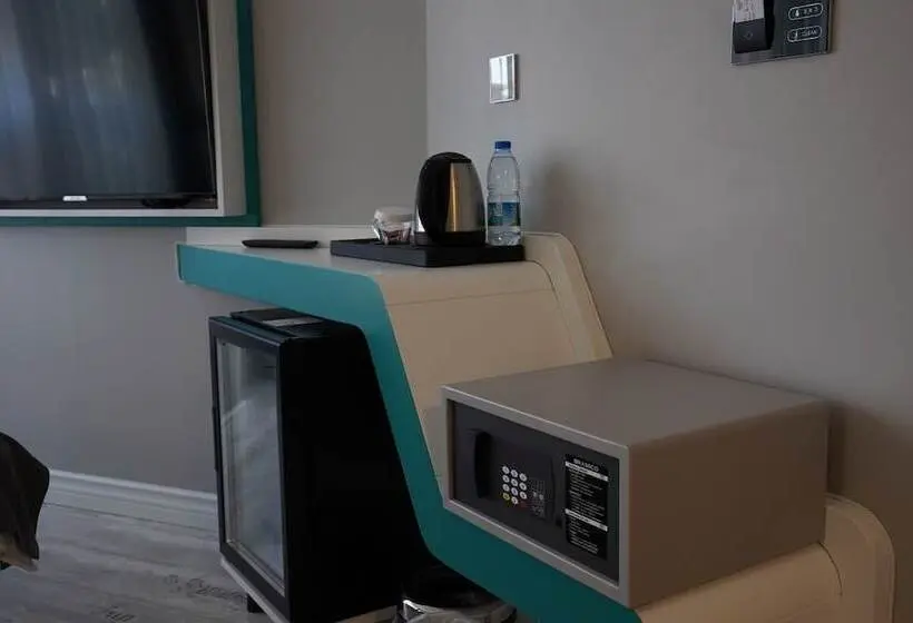 Habitació Estàndard, Midis Otel