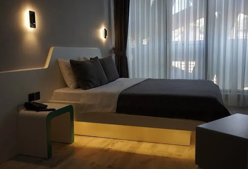 Habitació Estàndard, Midis Otel