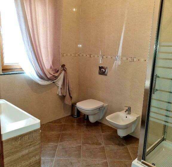 标准间, Denisa House