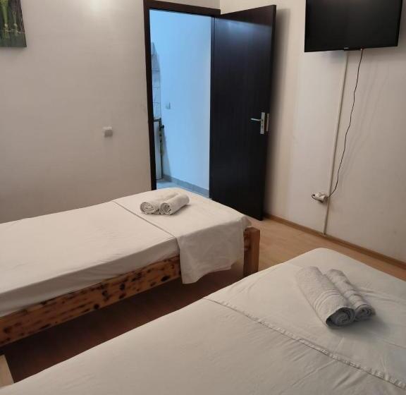 침실 1개 아파트, Vila Gherghisan