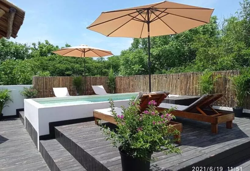 デラックストリプルルーム, Che Suites Playa Adults Only