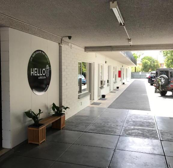 スタンダードスタジオ, Hello Adelaide Motel And Apartments