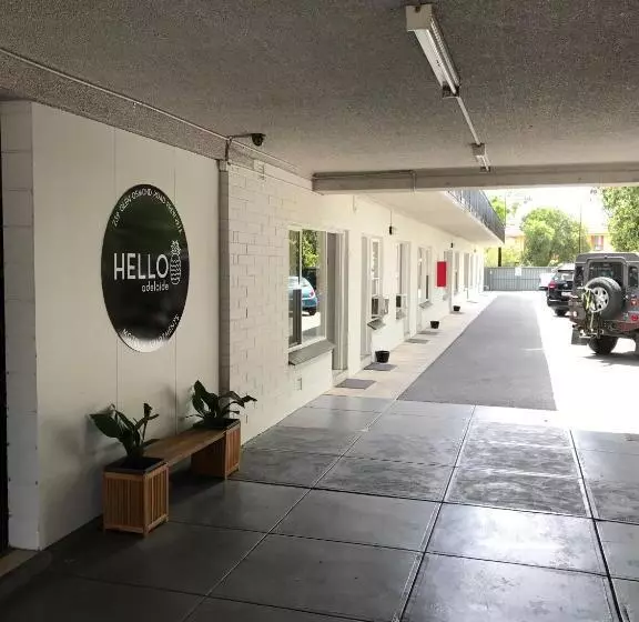 スタンダードスタジオ, Hello Adelaide Motel And Apartments