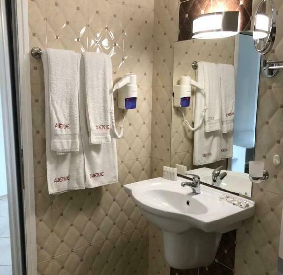 标准间, Avenue Deluxe