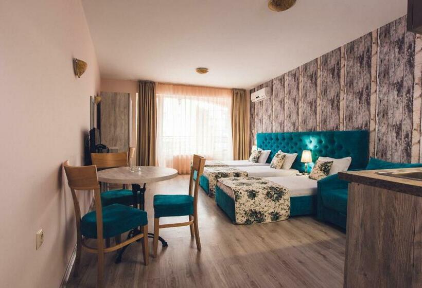 标准三人间, Avenue Deluxe