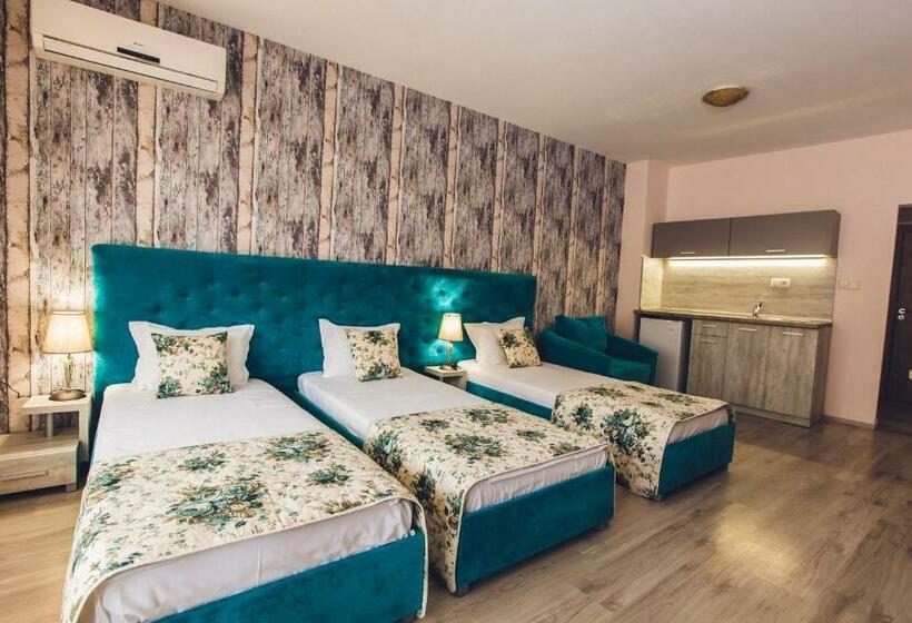 标准三人间, Avenue Deluxe