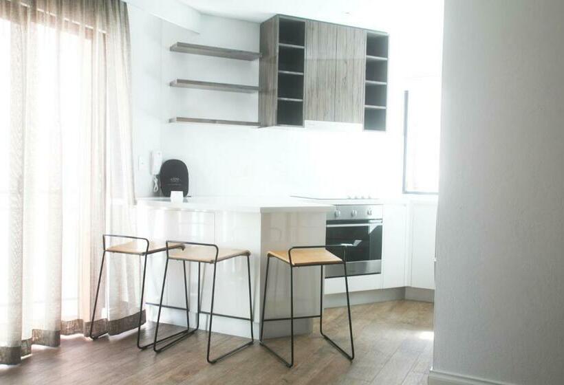 Apartamento 1 Dormitório com Sacada, Bondi 38 Serviced Apartments