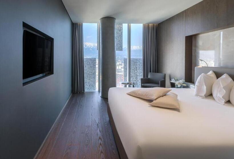 סוויטה, Maritim Hotel Plaza Tirana