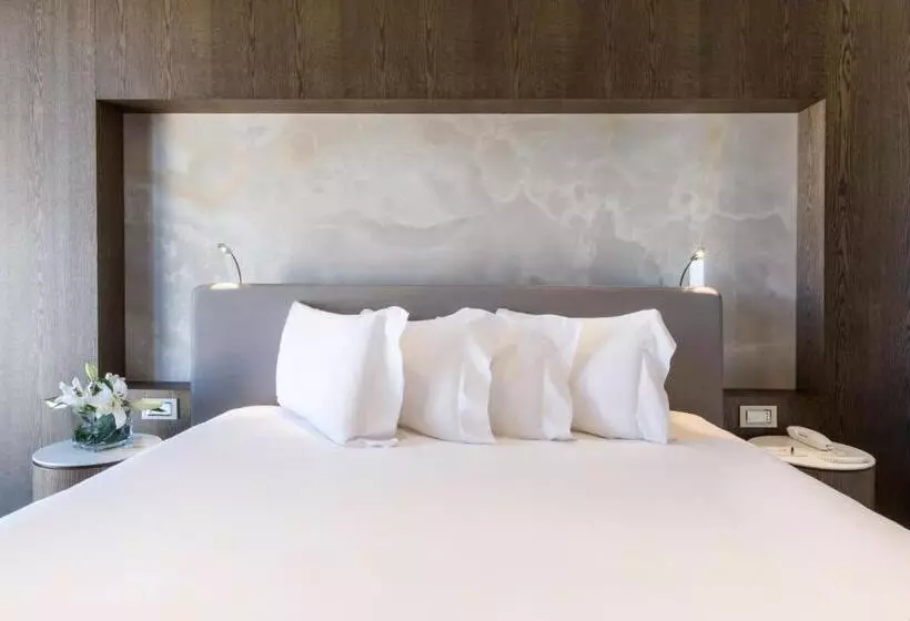 سوییت, Maritim Hotel Plaza Tirana