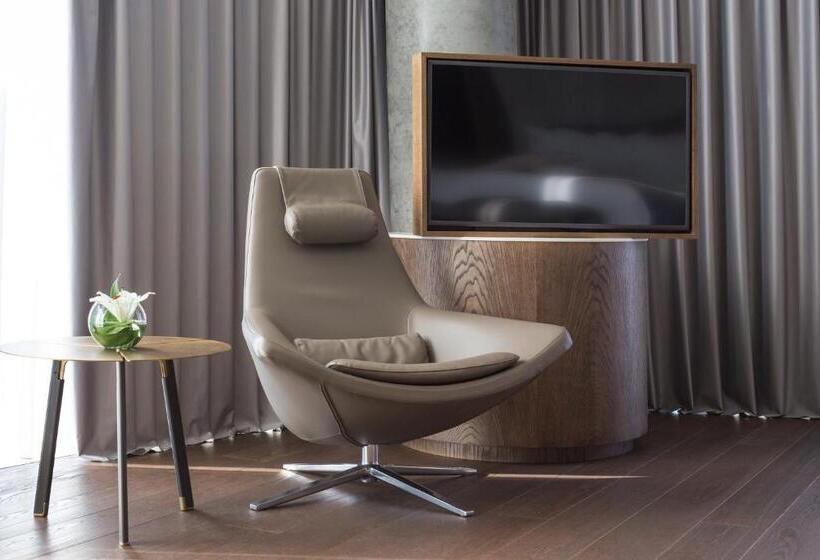 חדר דלוקס נוף לעיר, Maritim Hotel Plaza Tirana