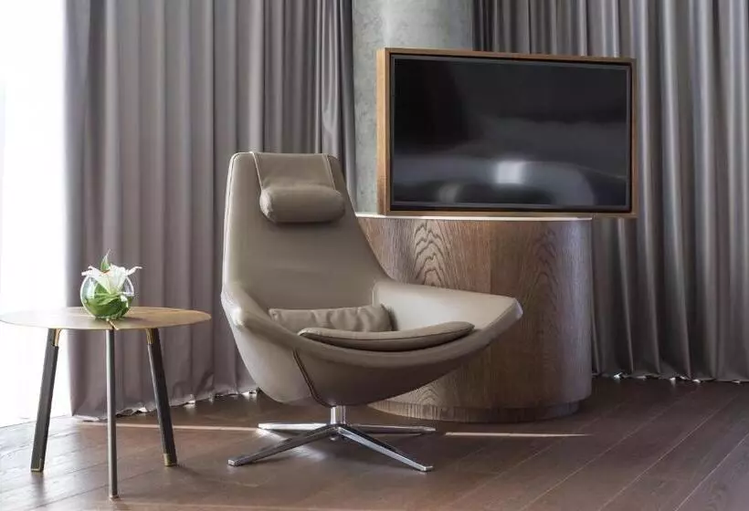اتاق لوکس با چشم‌انداز شهر, Maritim Hotel Plaza Tirana