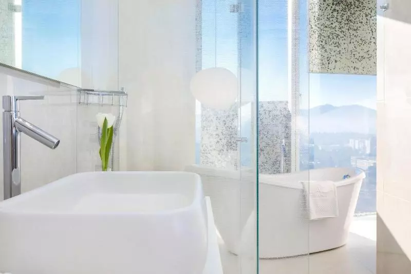 اتاق لوکس با چشم‌انداز شهر, Maritim Hotel Plaza Tirana