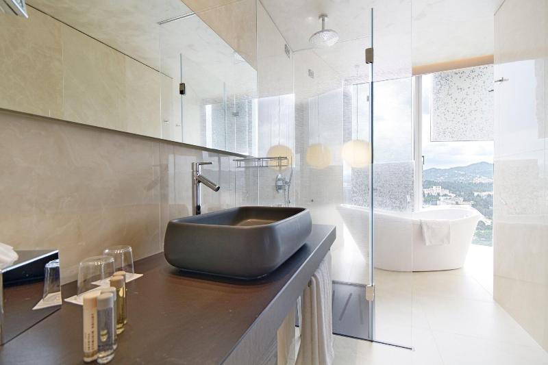 חדר דלוקס נוף לעיר, Maritim Hotel Plaza Tirana