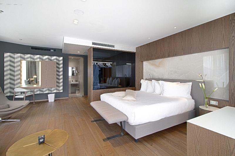 디럭스 룸 도시 전망, Maritim Hotel Plaza Tirana