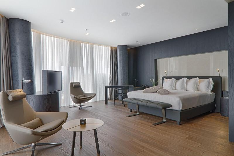 디럭스 룸 도시 전망, Maritim Hotel Plaza Tirana