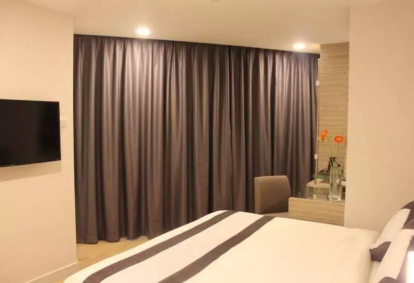 اتاق لوکس سه تخته, Nu