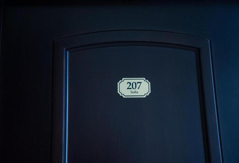 Номер Deluxe, Regal 1880