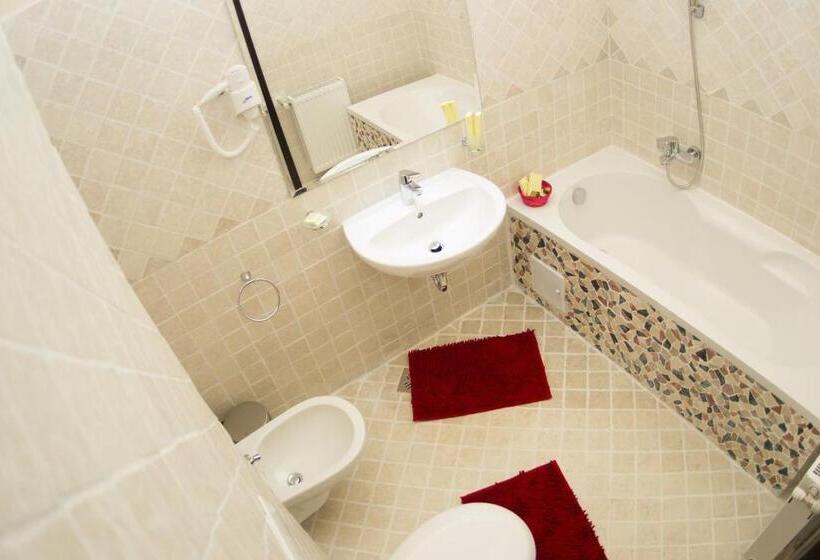 סוויטת ג'וניור, Regal 1880