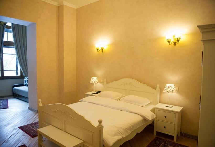 ジュニアスイート, Regal 1880