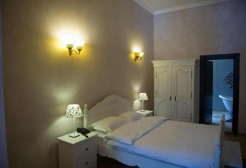 ジュニアスイート, Regal 1880