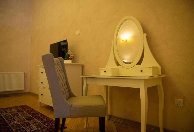 ジュニアスイート, Regal 1880