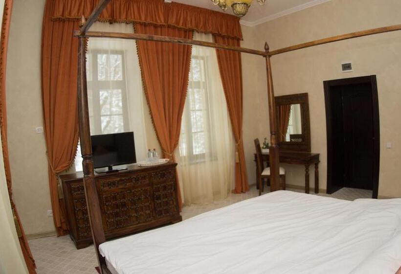 Номер Deluxe, Regal 1880