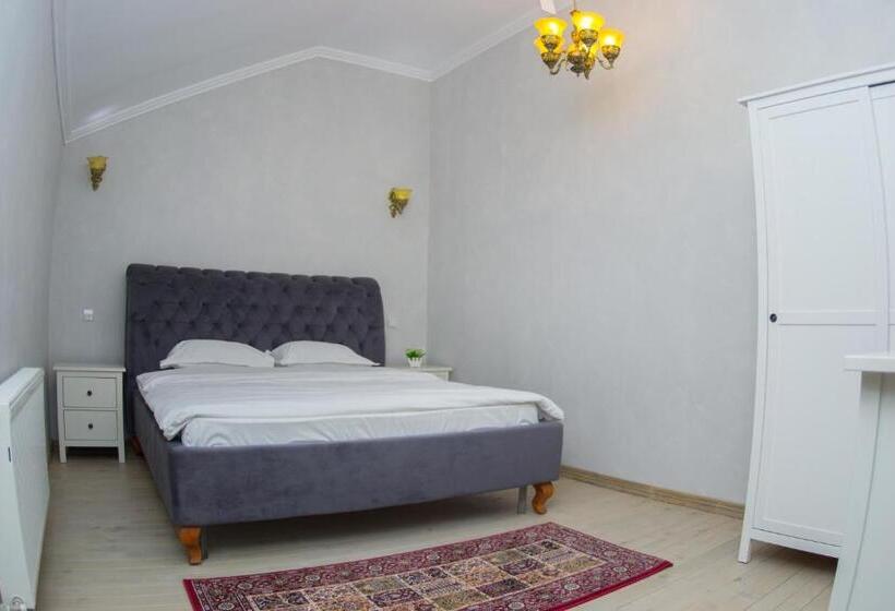 Quarto Estandar, Regal 1880