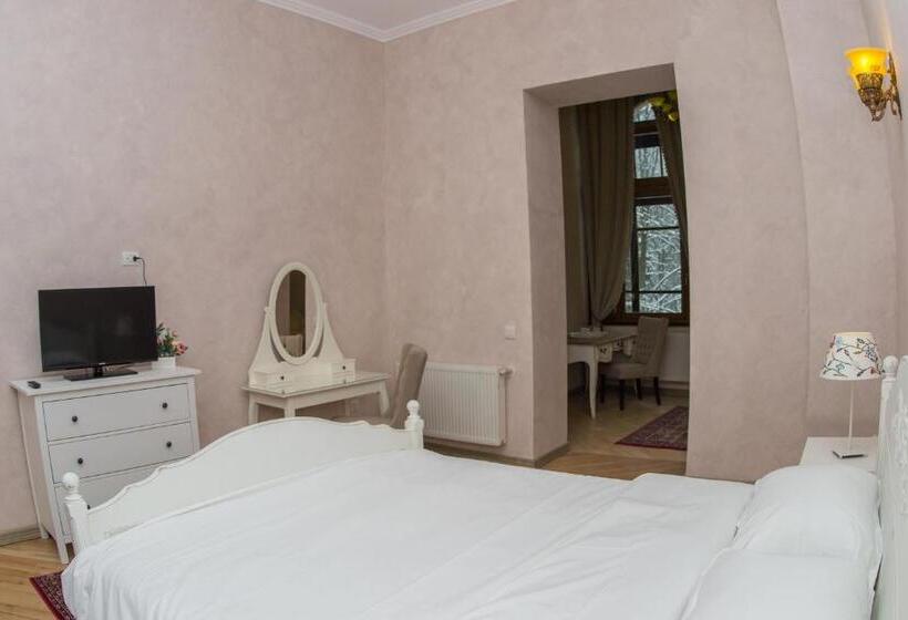 Полулюкс, Regal 1880